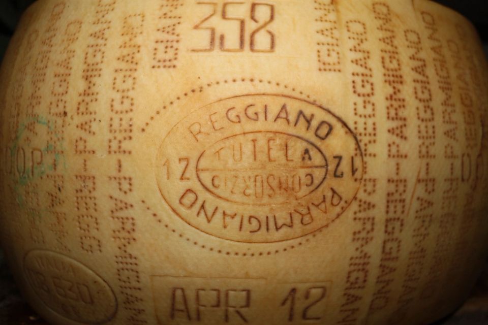 Een wiel Parmigiano Reggiano